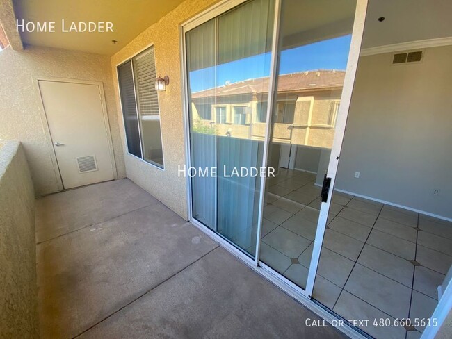 Building Photo - Upscale Condo in Gated Community with Lavi...