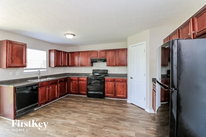 Building Photo - 6385 Daniell Springs Dr