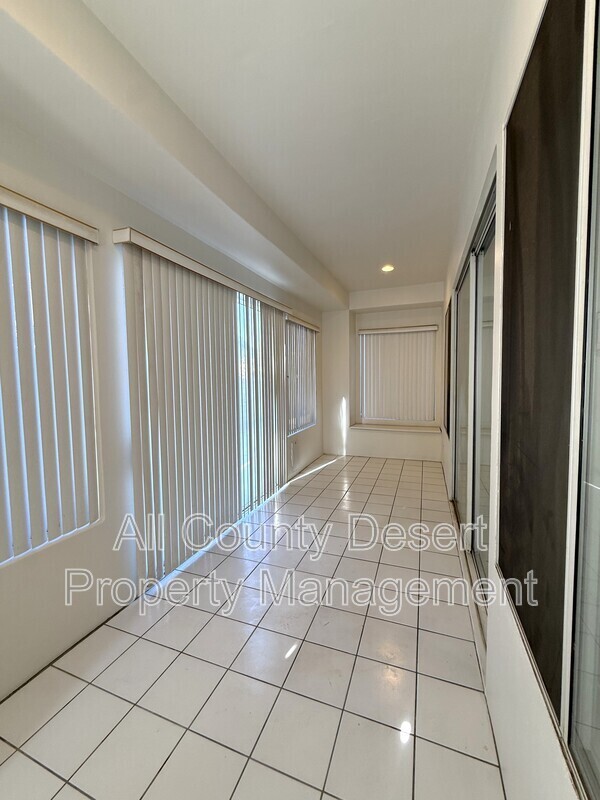 Building Photo - 74594 Moss Rose Dr