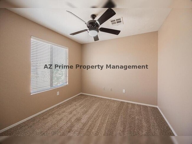 Building Photo - 670 E Mariposa Pl