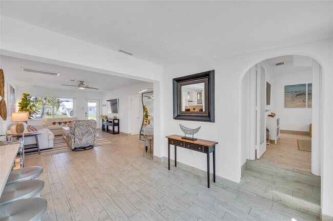 Building Photo - 1300 Mango Isle