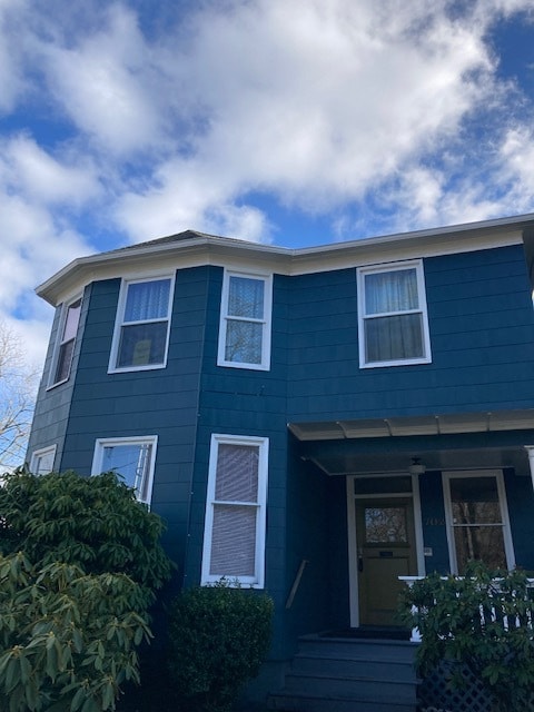 Building Photo - 702 6th Ave