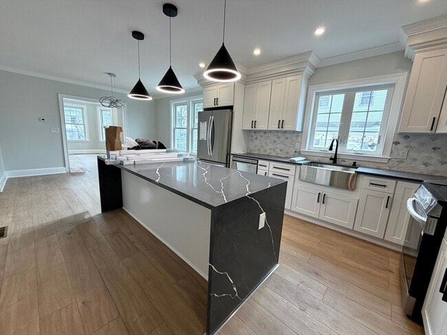 Building Photo - 67 Jewett St