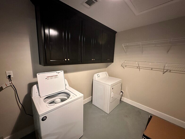 Building Photo - 406 Phillips Ave