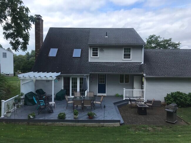 Building Photo - 27 St James Pl