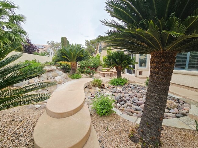 Building Photo - STUNNING 4 BEDROOM WITH MASTER ON 1ST FLOOR IN SEVEN HILLS!!!