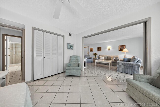 Building Photo - 6417 Bay Club Dr