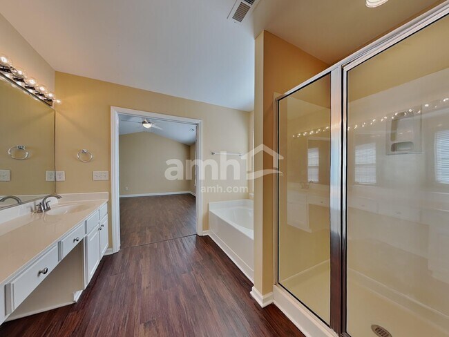 Building Photo - 1432 Cantwell Ct