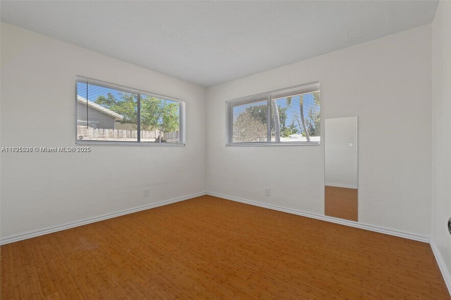 Building Photo - 609 NW 30th Ct