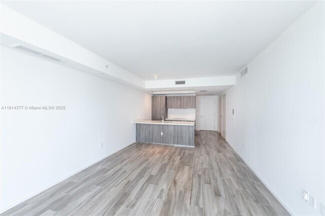Building Photo - 801 S Miami Ave