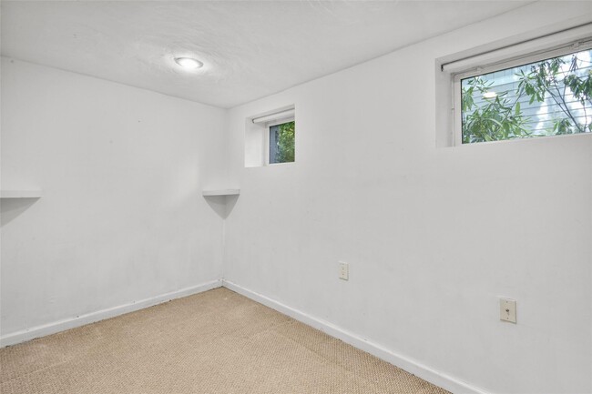 Building Photo - 721 Forest Ave