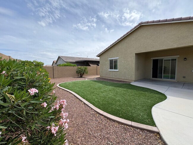 Building Photo - 21248 W Palm Ln