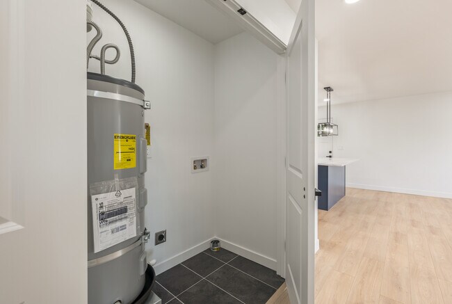 Building Photo - 1301 Clements Cir