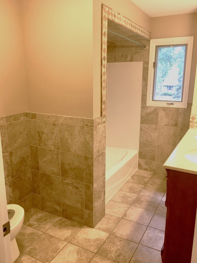 Building Photo - 761 Cynthia Dr