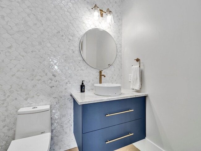 Building Photo - 330 Kelly Plantation Dr