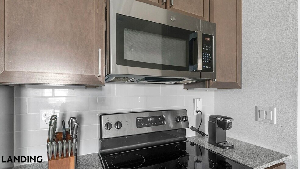 Building Photo - 698 Basilica Bay Dr