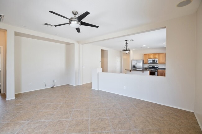 Building Photo - Lovely Seville rental on quiet street now ...