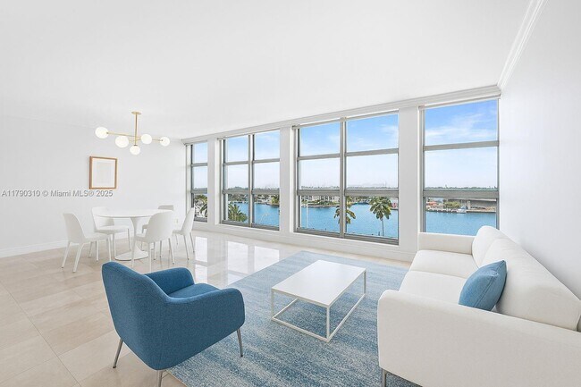 Primary Photo - 5055 Collins Ave