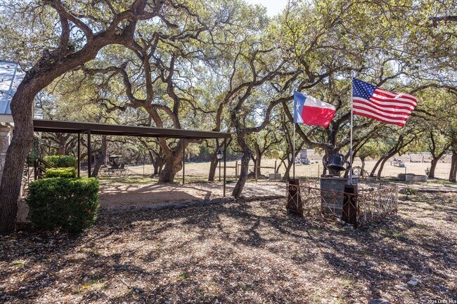 Building Photo - 118 Buffalo Springs Crossing