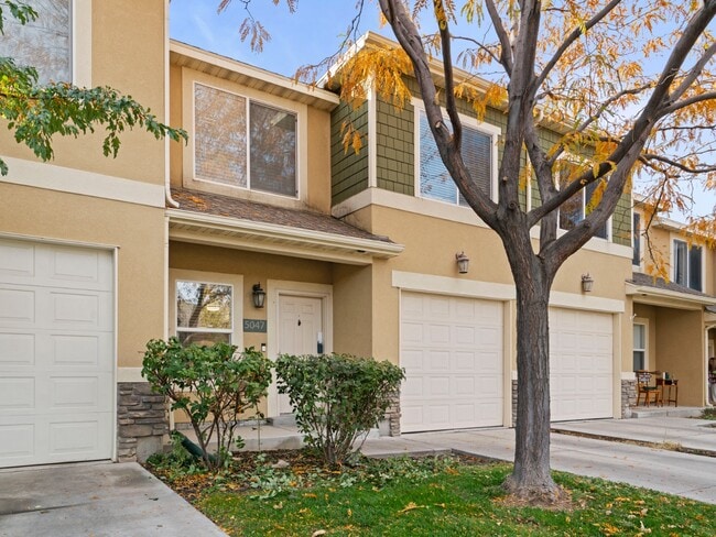 Building Photo - 5047 W Rock Butte Rd