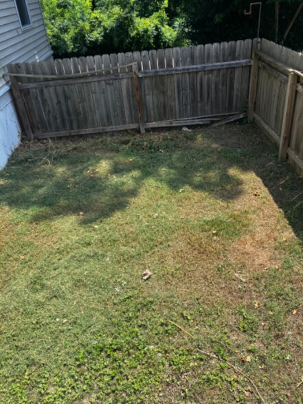 Building Photo - 3300 Meadow Ln