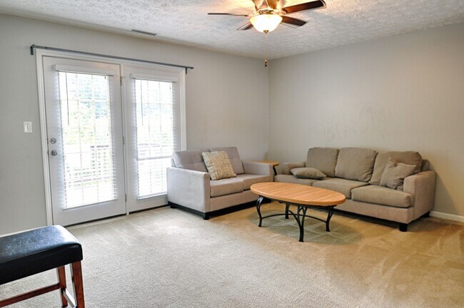 Building Photo - 2807 Bombay Dr