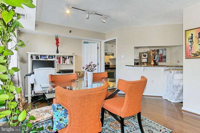 Building Photo - 1301 N Courthouse Rd