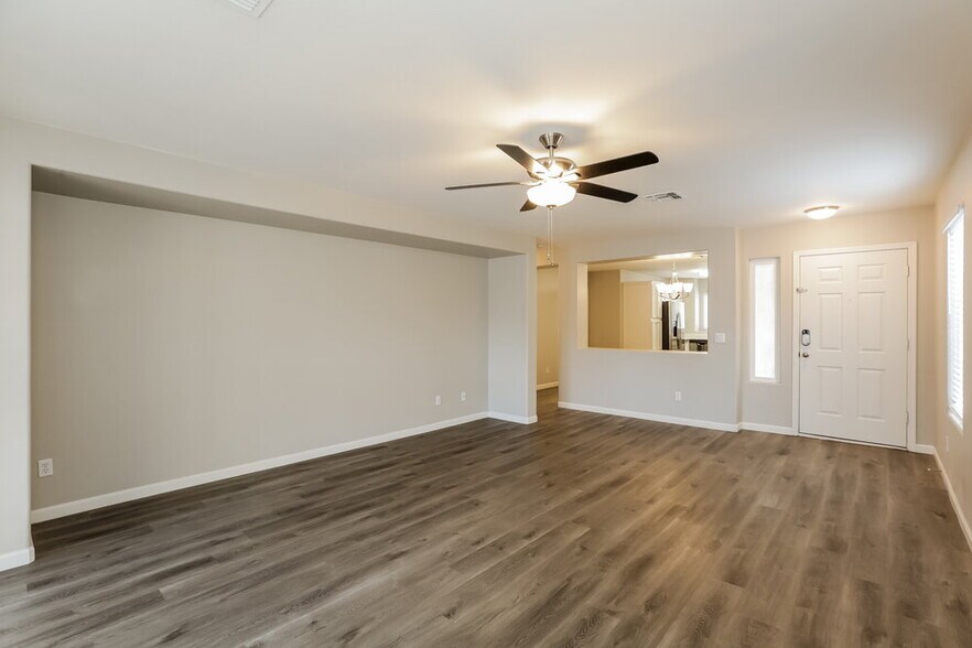 Building Photo - 3528 W Glass Ln