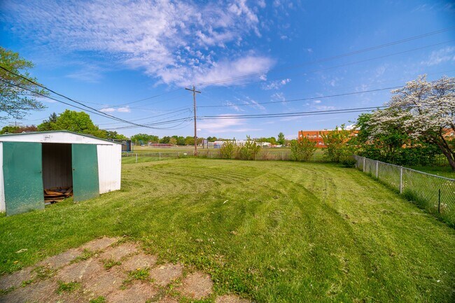 Building Photo - 5272 Quincy Dr