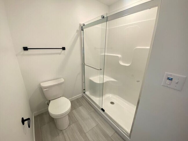 Building Photo - $2,300 | 3 Bedroom, 2.5 Bathroom Apartment | Pet Friendly* | Available for August 1st, 2026 Move In!