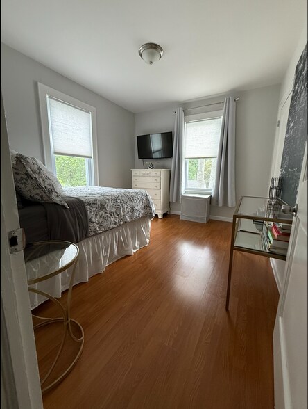 Bedroom #1 - 100 Lincoln St