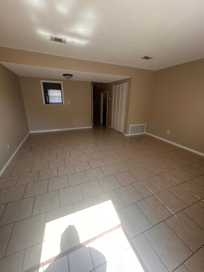 Building Photo - 3009 Fairview Dr