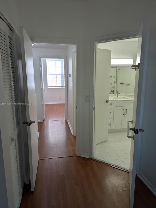 Building Photo - 16699 Hemingway Dr