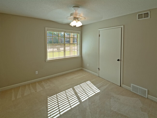 Building Photo - 3 bed, 1.5 bath in Bartlett