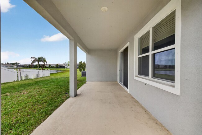 Building Photo - 4 Bedroom in Gated Community!