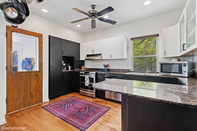 Building Photo - 534 Ridgeland Ave
