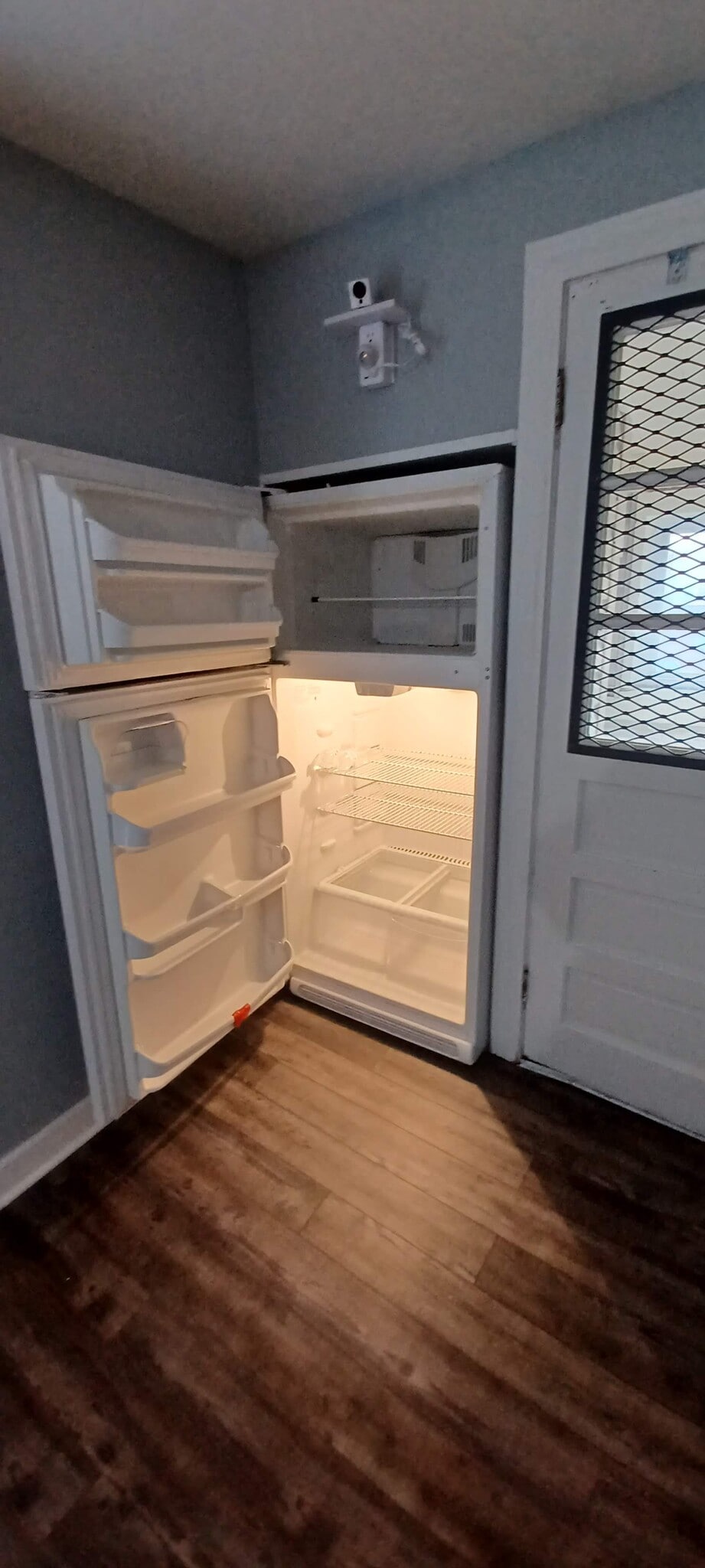Fridge - 407 William St