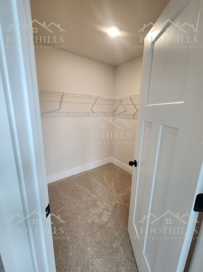 Building Photo - 253 Silo Rdg Dr