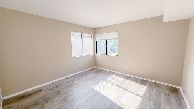 Building Photo - Low rent! Fully Renovated 2BR Condo Gated ...