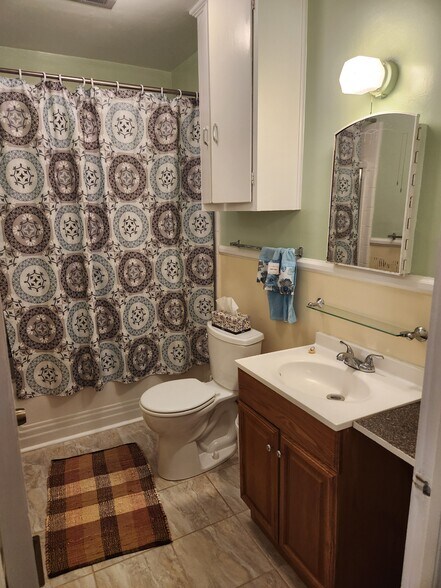 bathroom Unit A - 705 W Markham Ave