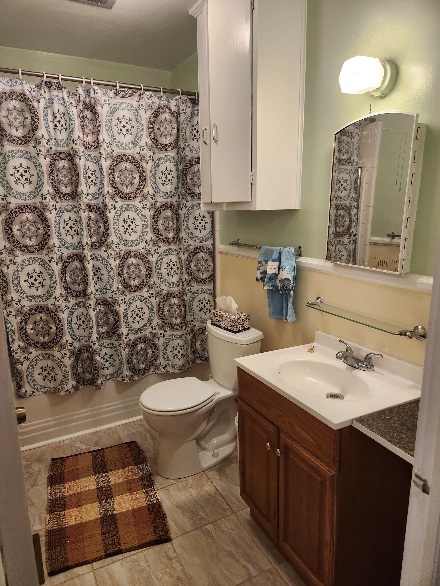 bathroom Unit A - 705 W Markham Ave