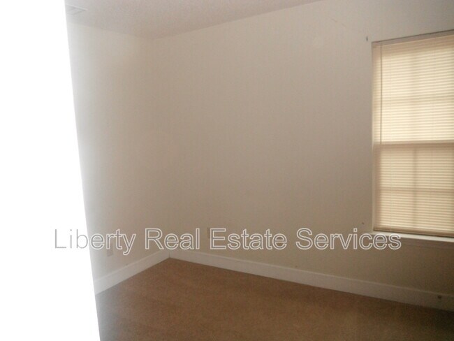 Building Photo - 1113 Kelly Dr