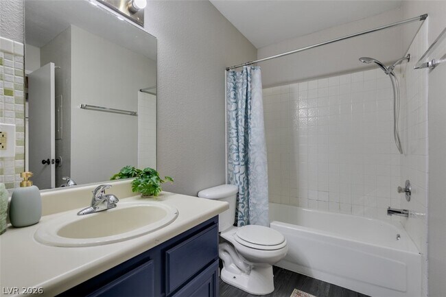 Building Photo - 810 N Sloan Ln