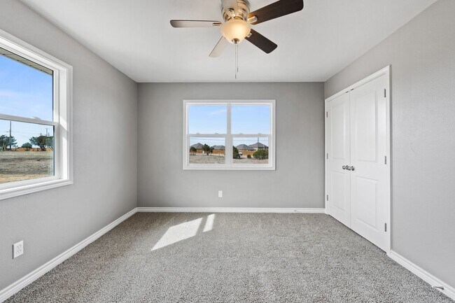 Building Photo - 2-5 ACRES IN HARKER HEIGHTS! FOUR BEDROOMS...