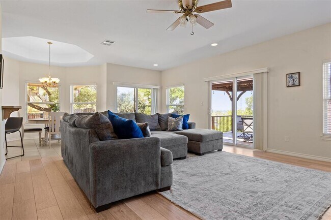 Building Photo - 104 Kings Way