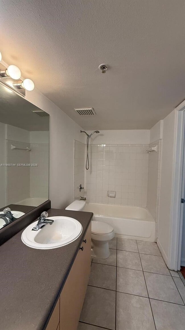 Building Photo - 2494 Centergate Dr