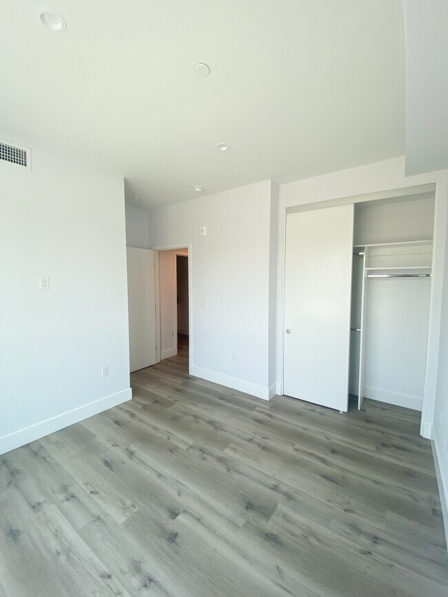 Building Photo - Tujunga 55