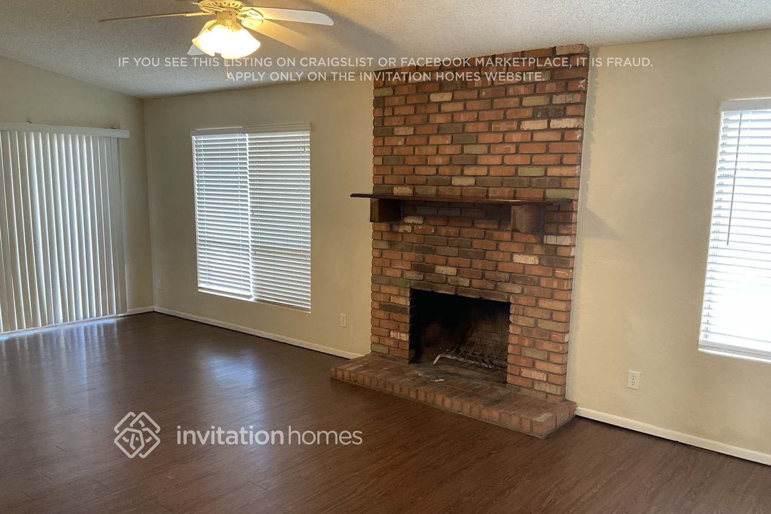 Building Photo - 726 W Laguna Azul Ave