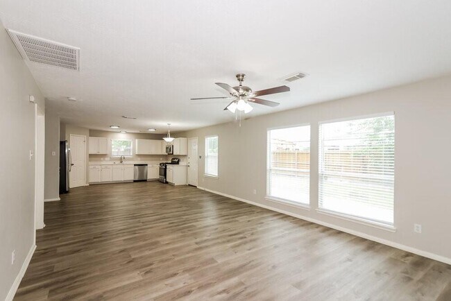 Building Photo - 15503 Gallant Ct