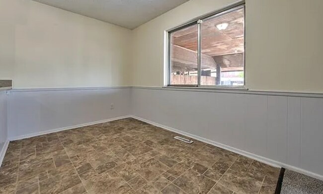 Building Photo - Beautiful Townhome for Rent!